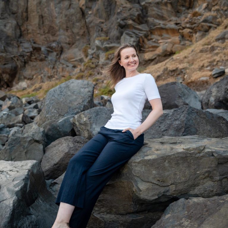 Künstlerin Fadengalerie Portrait. String Art Atelier handmade.